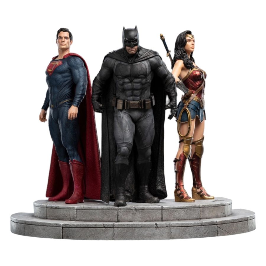 Justice League (2017) - Batman Statue