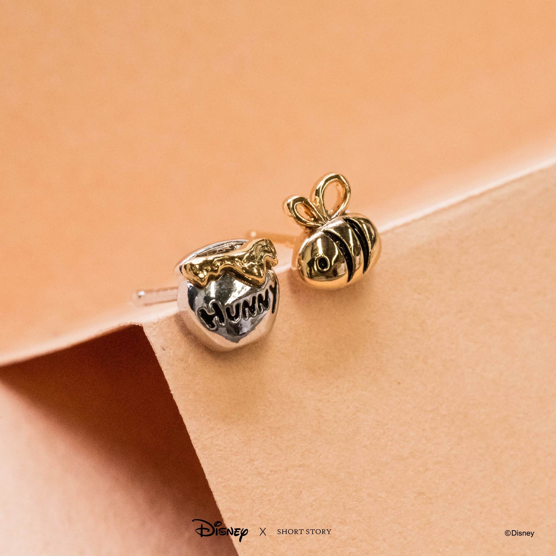 Disney Earring Honey Pot and Bee